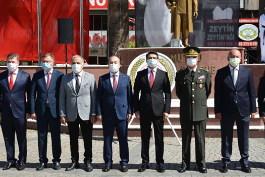 Edremit’te ’19 Mayıs Atatürk’ü