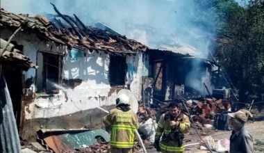 Manyas’ta ev yangını: 2 yaralı
