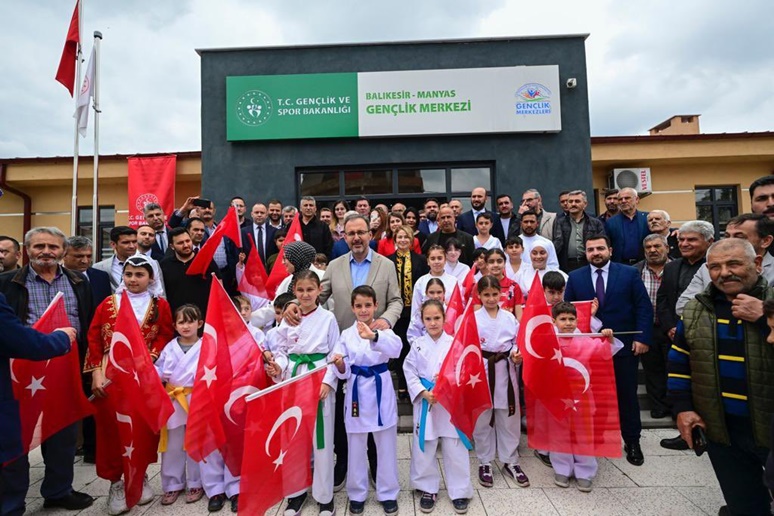Bakan Kasapoğlu’ndan Manyas Gençlik Merkezine ziyaret