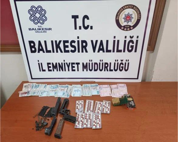 Manyas’ta Uyuşturucu ve Silah Kaçakçılarına Operasyon