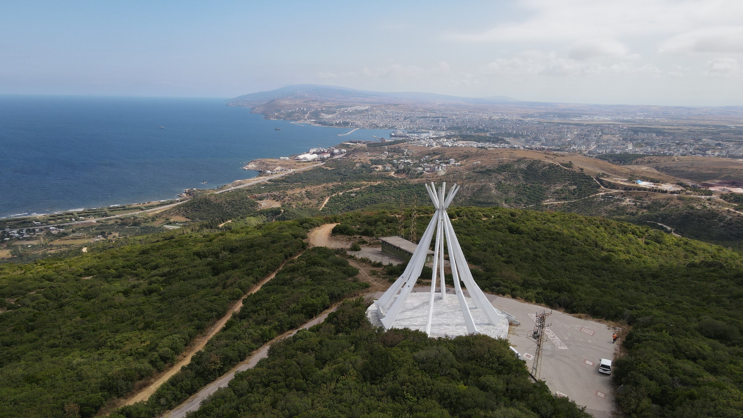 Başkan Ahmet Akın, Son Kurşun Anıtı’na giden yolu asfaltla buluşturdu