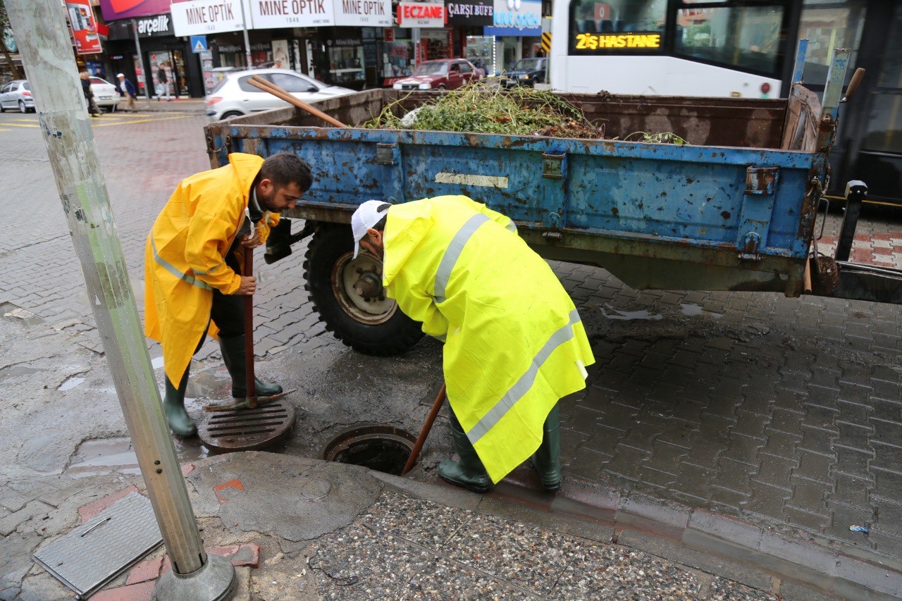 sağanak yağışlara Karşı 7/24 sahada