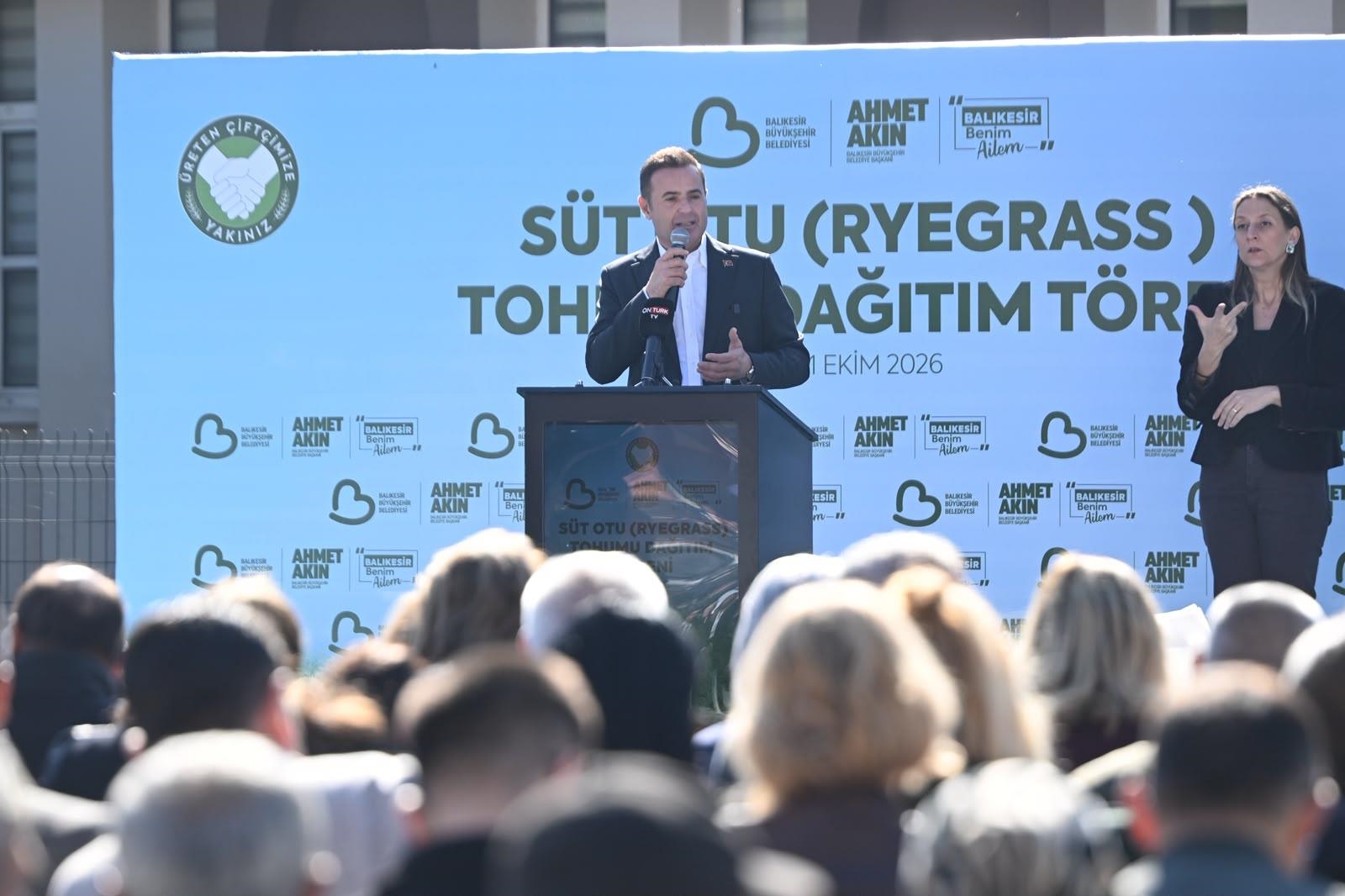 Akın, 20 ilçedeki yetiştiricilere Büyükşehir Belediyesi’nin yüzde 50 katkısıyla toplam