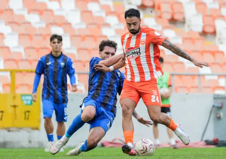 Deplasmanda Adana 01 FK ile karşılaşan Karacabey Belediyespor sahadan 4-0
