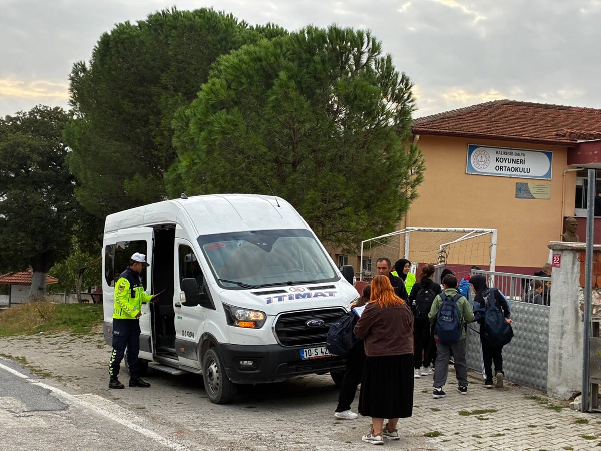 Balıkesir’de öğrencilerin güvenliği için okul çevrelerinde sıkı denetimler yapılıyor.