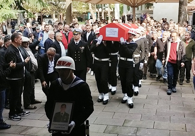 Gece nöbetinde geçirdiği kalp krizi sonucu şehit olan 27 yaşındaki